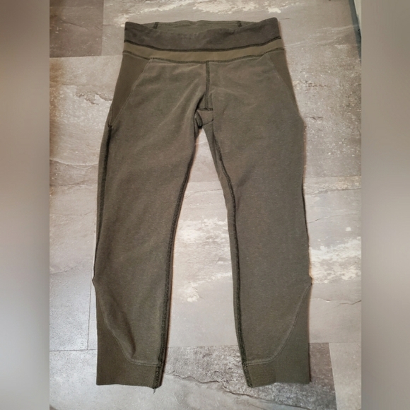 Lululemon Refine Crop. Capri. Small stripes. Olive green. Jogger style. Size 6. - Picture 6 of 16